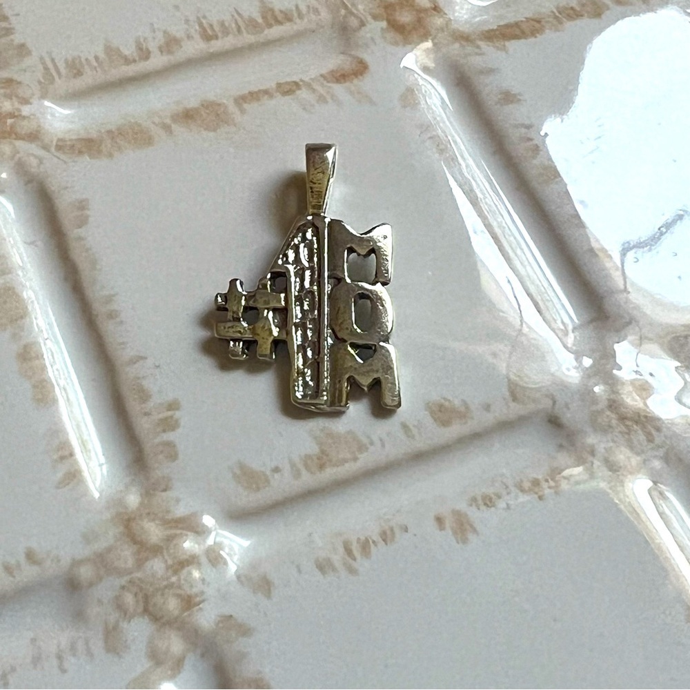 #1 MOM Pendant Necklace Charm – Vintage Silver Tone Lightweight